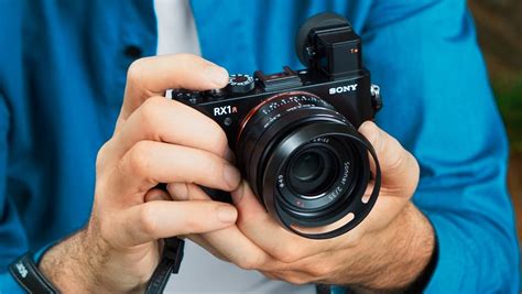 Sony Puts 42 Megapixels In Your Pocket With The RX1R II