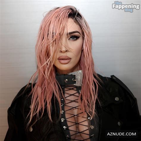 Megan Fox Sexy And Hot Showing Off Her Stunning Figure And Hot Boobs In