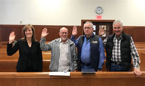 Elected Officials Sworn In For New City Of Double Horn