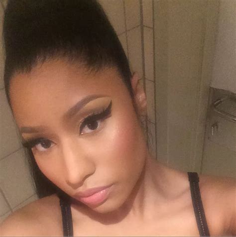 Nicki Minaj Selfie Instagram