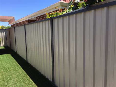 White Powder Coated Garden Galvanized Metal Colorbond Fence, 40% OFF