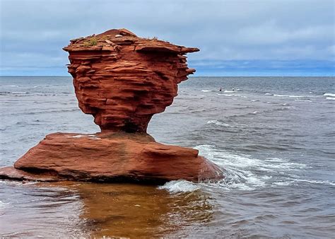 Is Thunder Cove Beach in PEI Worth Visiting Now That the Teacup Rock is ...