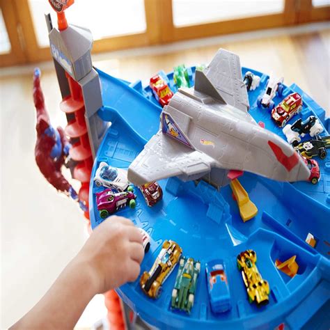 Hot Wheels Super Ultimate Garage Track Set With 4 Cars Jet Plane Over 3ft Tall 140 Car