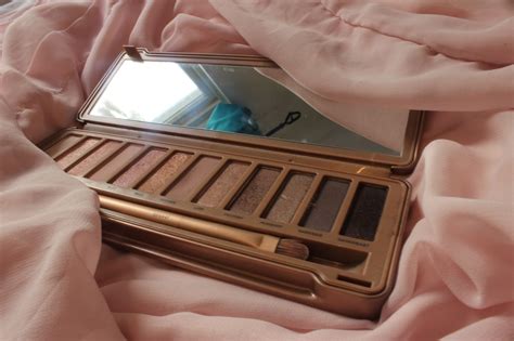 Beautina Reviewing Naked Palette
