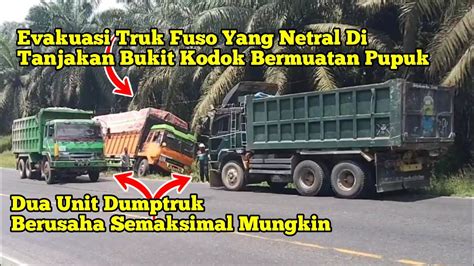 Dua Unit Dumptruk Menarik Truck Fuso Yang Gagal Nanjak Nyaris Terguling