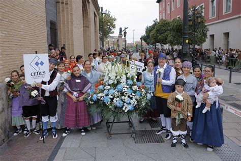 Fotos De Los Grupos De La Ofrenda De Flores A La Virgen Del Pilar