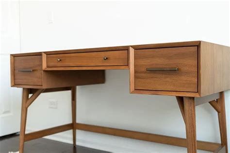 Review Of The West Elm Mid Century Modern Desk In Acorn Pros And Cons