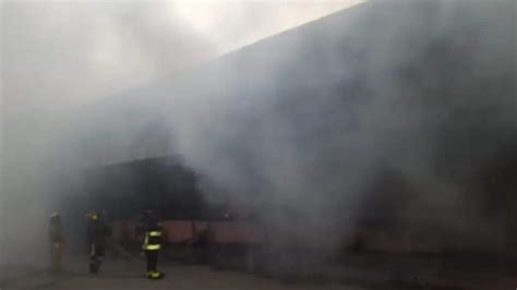 Tienda De Ropa Usada Arde En Llamas En Carretera Norte De Managua Vos TV