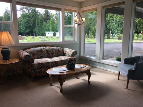 A Guide To Funeral And Cremation Services At Woodland Hills Mortuary 1