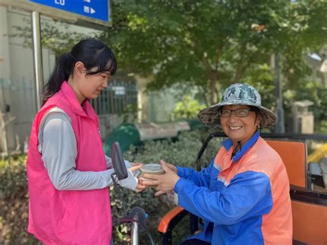 巾帼爱 炎炎夏日“送清凉”，巾帼关爱“暖人心”澎湃号·政务澎湃新闻 The Paper