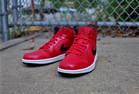 Air Jordan 1 Retro Mid 'Gym Red' | Complex