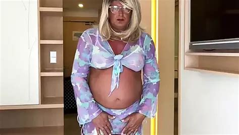Amateur Crossdresser Kellycd Sexy Milf Saturday Afternoon Car Drive Out In White Pantyhose