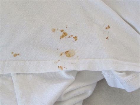 how to remove rust stain from clothes at home