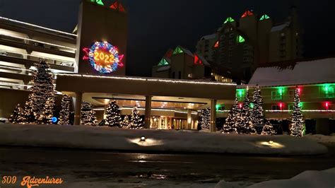 Checking Out Coeur D Alene Resort Christmas Lights Youtube