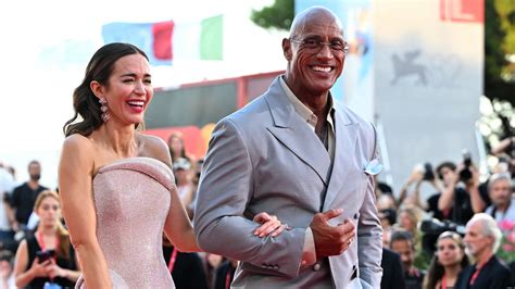 See Dwayne Johnson weight loss photos from Smashing Machine red carpet