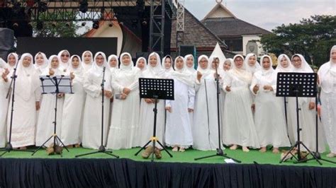 Paduan Suara Muslimat Nu Sumedang Meriahkan Harlah Satu Abad Nu Begini