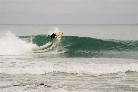 New Film On The Story Of The Robertsport Surf Club & A Guide To Surfing