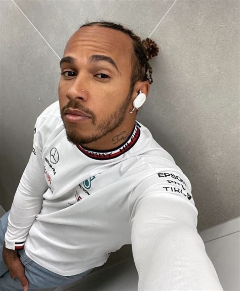 Pin By R E Y N A On The Only Men F1 Lewis Hamilton Pretty Men Lewis