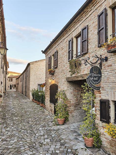 Sfoglia La Gallery Di Palazzo Viviani Castello Di Montegridolfo