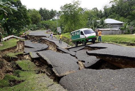 Philippines Earthquake Disaster In Pictures Ibtimes Uk