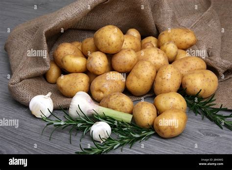 Sack Kartoffeln Hi Res Stock Photography And Images Alamy