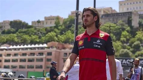 F1 Ferrari Antonio Giovinazzi E Robert Shwartzman Piloti Di Riserva