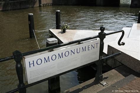 Protest Bij Homomonument Amsterdam Tegen Geweld Tegen Lhbti Ers