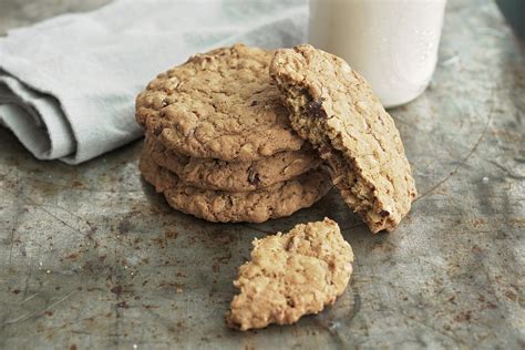 Apricot Oat Pecan Cookie | Macrina Bakery