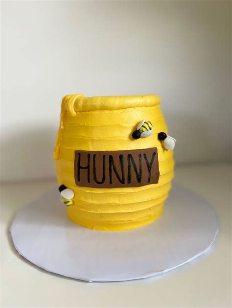 Winnie the Pooh honey pot cake! | Tortas/pasteles de cupcakes, Tarta de ...