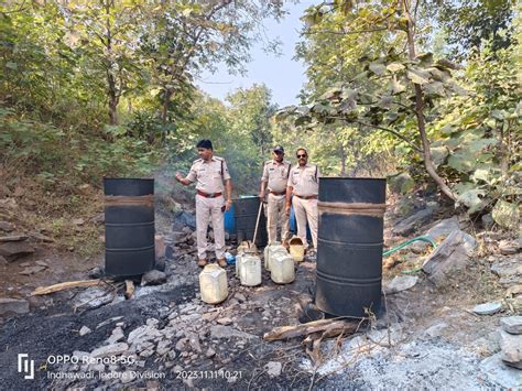 80 Liters Of Raw Liquor Seized Mahua Lahan Worth Two Lakhs Destroyed 80 लीटर कच्ची शराब की