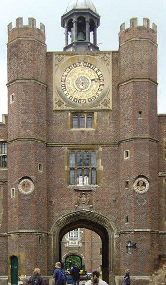 Hampton Court Palace 14th C London Anne Boleyn S Gate The Tudor