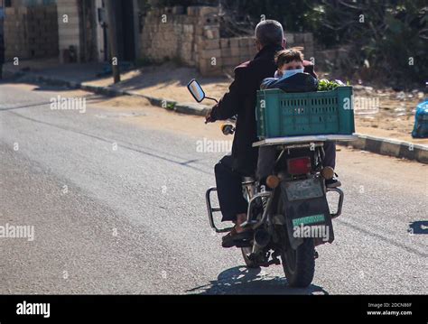 Khan Younis, The Gaza Strip, Palestine. 22nd Nov, 2020. A Palestinian ...