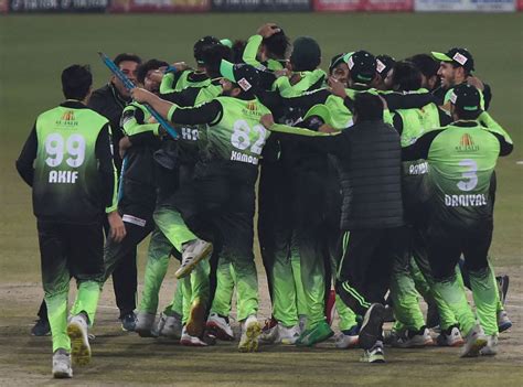 Shaheen Afridi Holds Up The Trophy After Leading Lahore Qalandars To