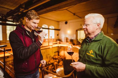 Kellerf Hrung Mit Weinverkostung Weingut Henke