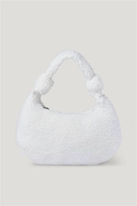 Zbog ove popularne Polène teddy torbe provjerili smo koji brendovi nude slične krznene modele