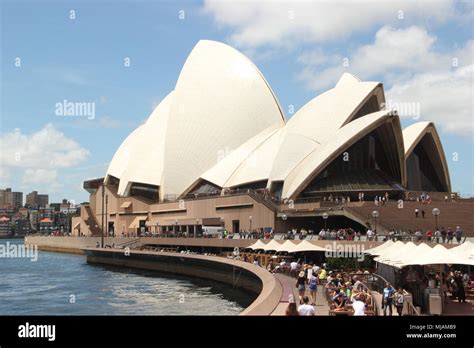 The Iconic Sydney Opera House Stock Photo Alamy