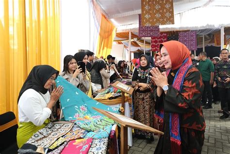 Pemprov Lampung Dan Dekranasda Gelar Puncak Hari Batik Nasional Tahun