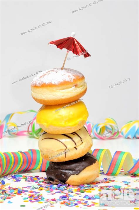 Krapfen Kreppel Fastnacht Karneval Turm Schief Luftschlange