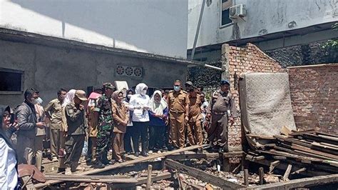 Rumah Panggung Di Palembang Roboh Dihuni Dua Orang Lansia Dapat