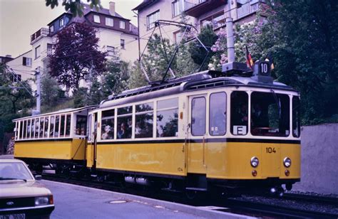 TW 104 der Stuttgarter Zahnradbahn mit Vorstellwagen 120 in der Nähe