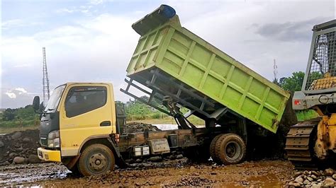 Mobil Truk Sirtu Pasir Batu Jomplang Muatan Bersamaan Dump Truk