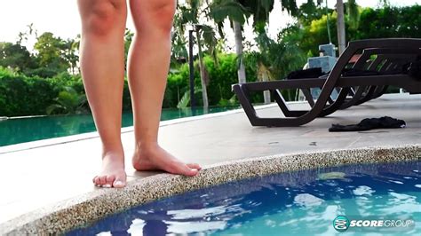 Una Giornata In Piscina Con Una Grassoccia Latina Tettona XHamster