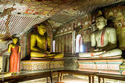 Foto De Cave In Dambulla Sri Lanka Cave Temple Has Five Caves Under A