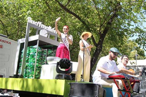 Vendimia 2023 El Carrusel inundó las calles de Mendoza con color y música