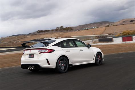 2023 Honda Civic Type R Takes On Sonoma Raceway - CNET