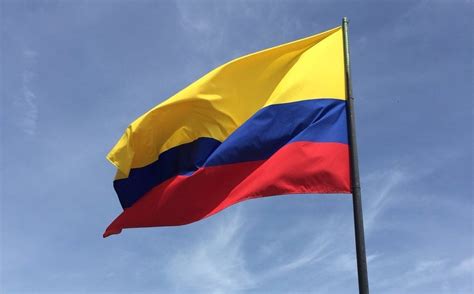 Policía De Barranquilla Invita A Izar La Bandera De Colombia Este 20 De