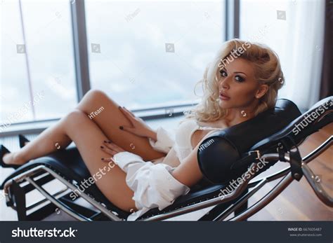 Sensual Blonde Woman Sexy Pose Bedroom写真素材667605487 Shutterstock