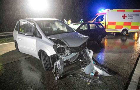 Unfall Nach Sekundenschlaf A Muss Mitten Im Urlaubsverkehr Gesperrt