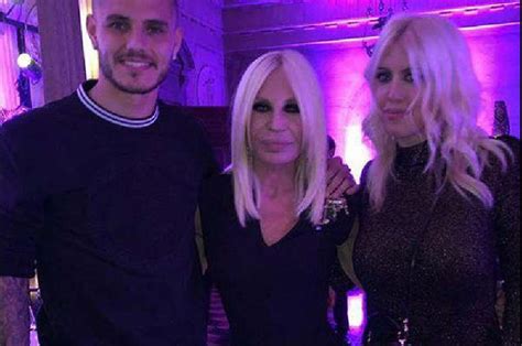 Los Icardi Con Donatella Wanda Nara Y Mauro Icardi Asistieron A Uno