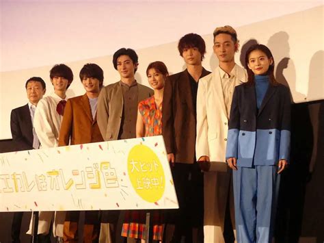 映画「モエカレはオレンジ色」公開記念舞台あいさつに出席した（左から）村上正典監督、藤原大祐、浮所飛貴、古川雄大、生見愛瑠、鈴木仁、上杉柊平